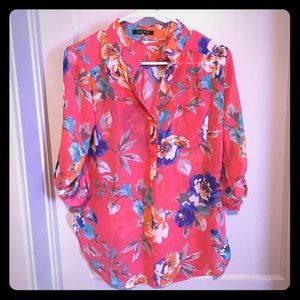 Depri coral floral top with roll tab sleeves!